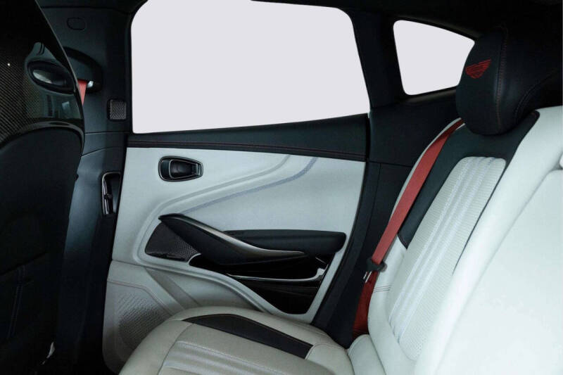 2025 Aston Martin DBX 707