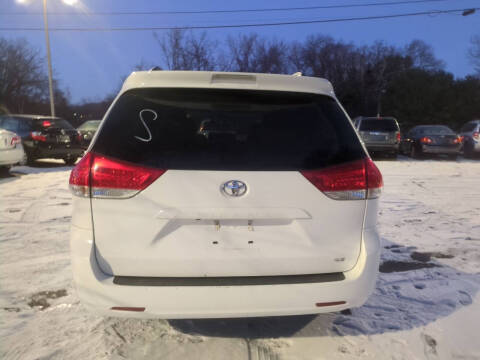 2012 Toyota Sienna LE 8-Passenger