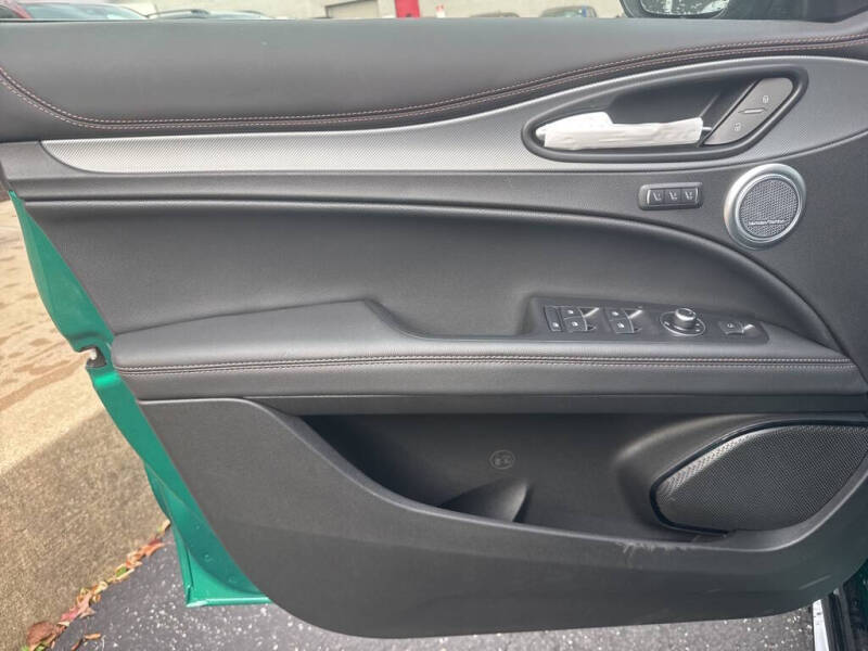 2025 Alfa Romeo Stelvio Intensa