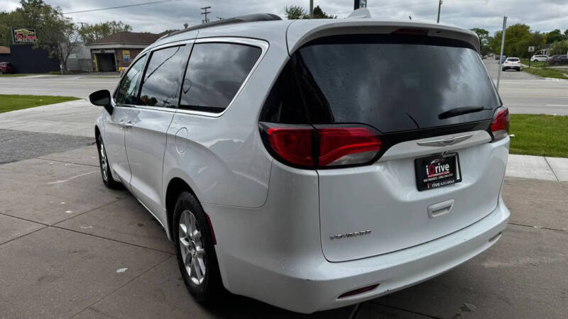 2020 Chrysler Voyager LXi