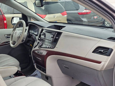 2012 Toyota Sienna XLE 8-Passenger