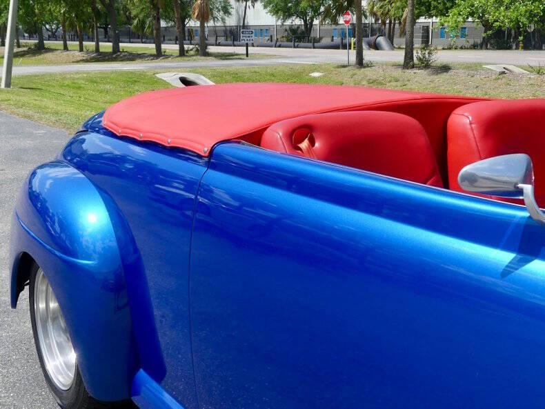 1948 Ford Super Deluxe