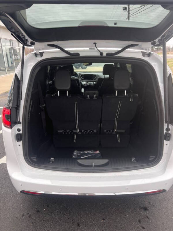 2026 Chrysler Pacifica Select