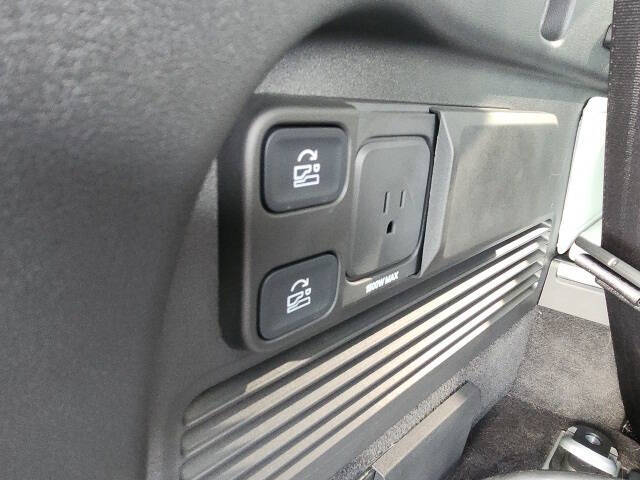 2023 Rivian R1S Adventure