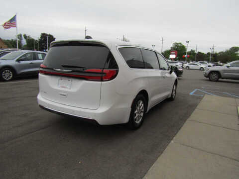 2025 Chrysler Pacifica Select