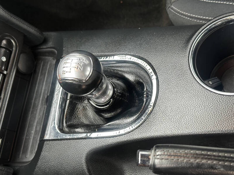 2016 Ford Mustang V6