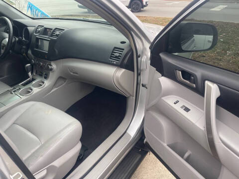 2011 Toyota Highlander SE