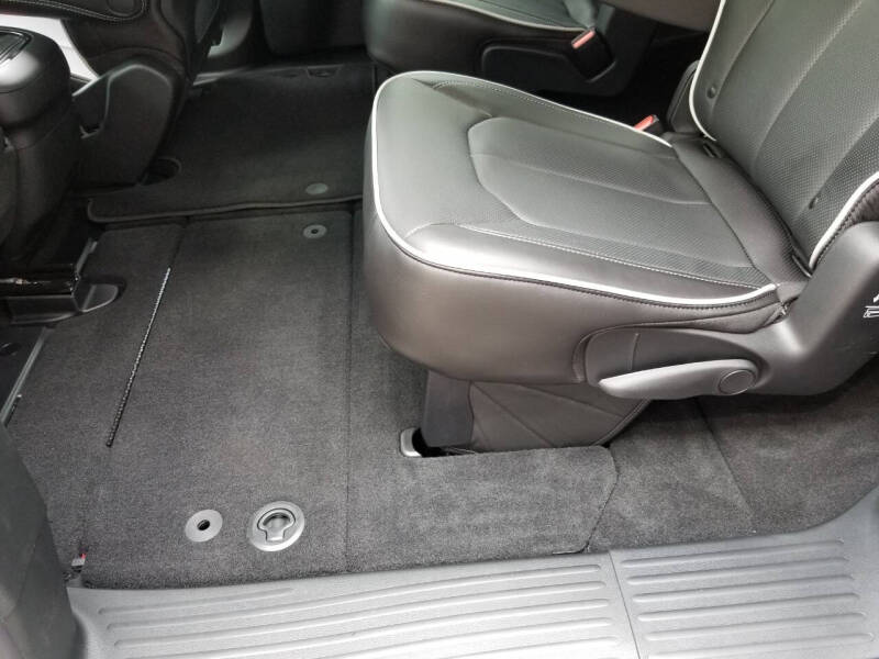 2027 Chrysler Pacifica Limited