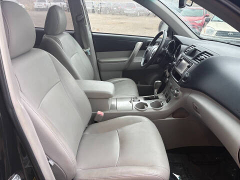 2013 Toyota Highlander SE