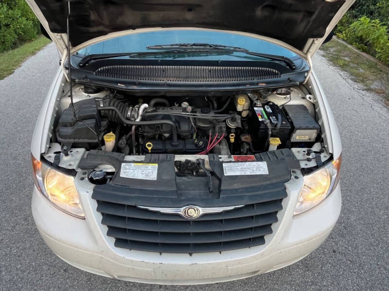 2005 Chrysler Town and Country