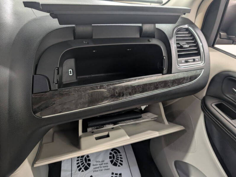 2013 Chrysler Town and Country Touring