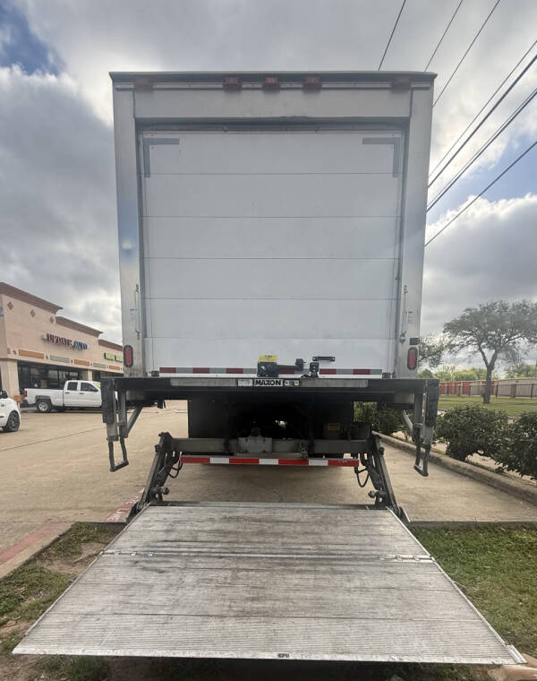 2019 Freightliner M2 106