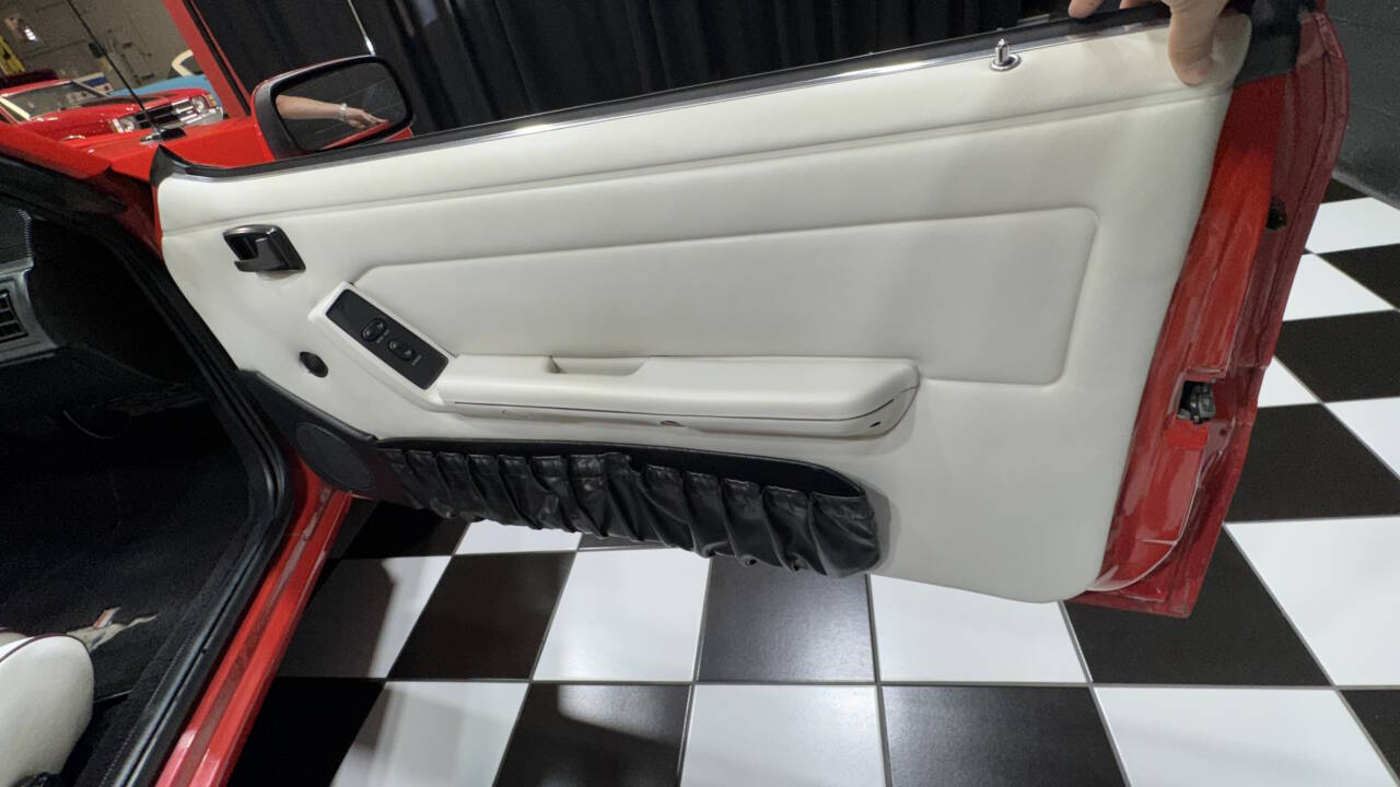 1992 Ford Mustang 31