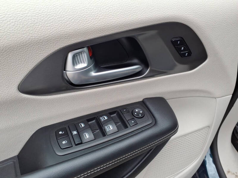 2024 Chrysler Pacifica Plug-In Hybrid Select