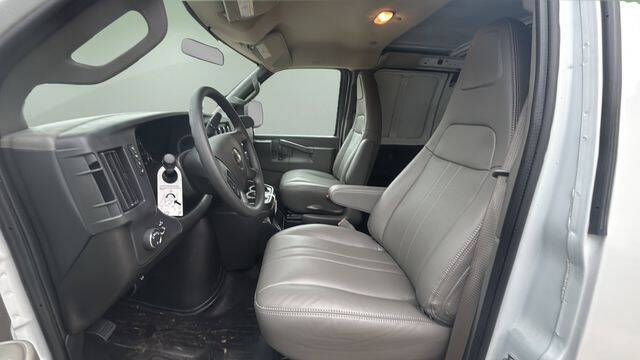 2025 Chevrolet Express 2500