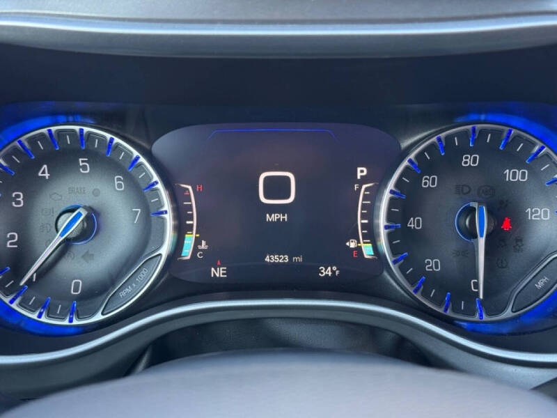 2025 Chrysler Pacifica Select