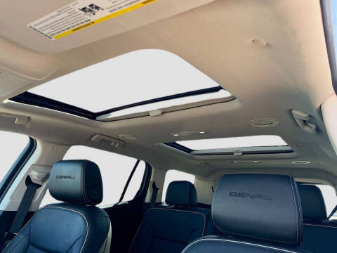 2023 GMC Acadia Denali