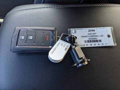 2025 Jeep Grand Cherokee L Laredo