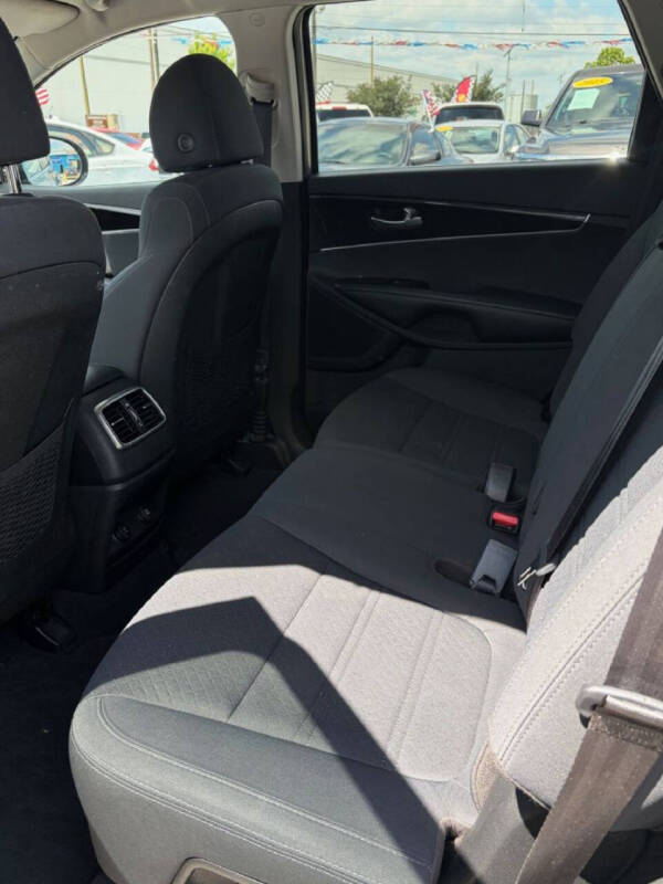 2019 Kia Sorento LX V6