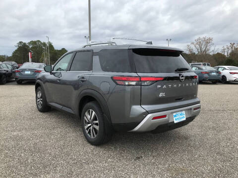 2025 Nissan Pathfinder SL