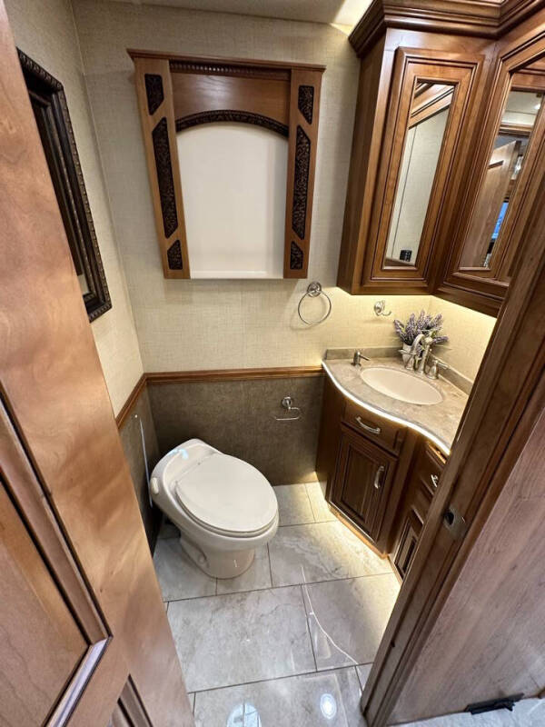 2017 Entegra Anthem 44b 1.5 Bath, 450hp Dies