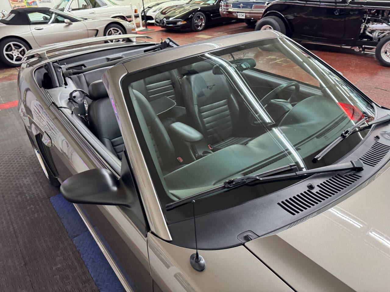 2002 Ford Mustang 28