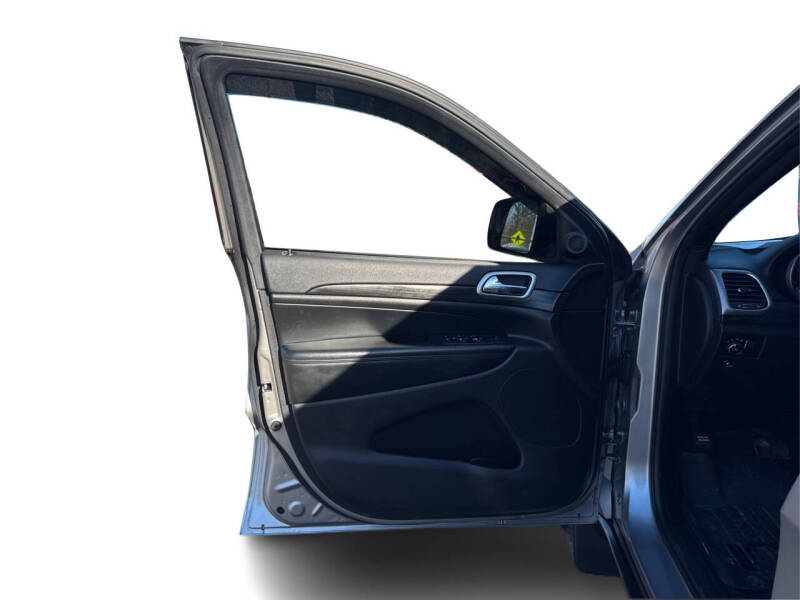 2019 Jeep Grand Cherokee Laredo