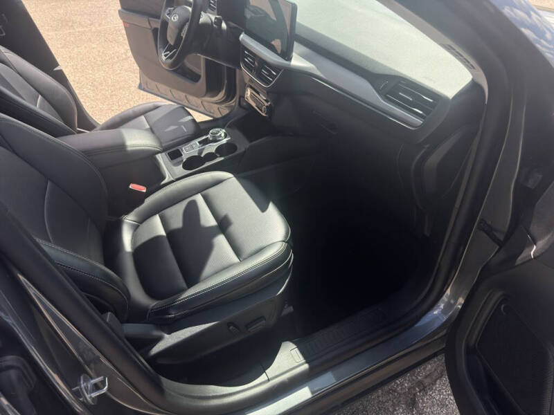 2025 Ford Escape Platinum