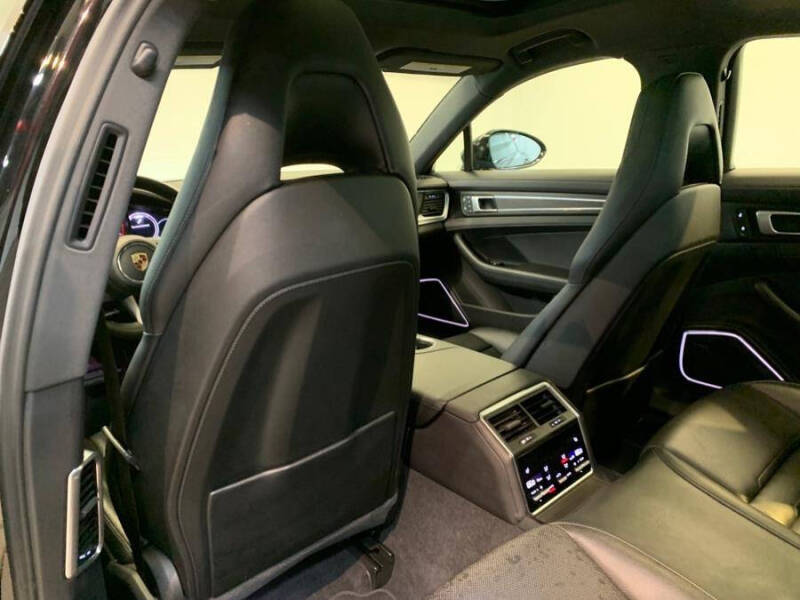 2023 Porsche Panamera 4 Platinum Edition