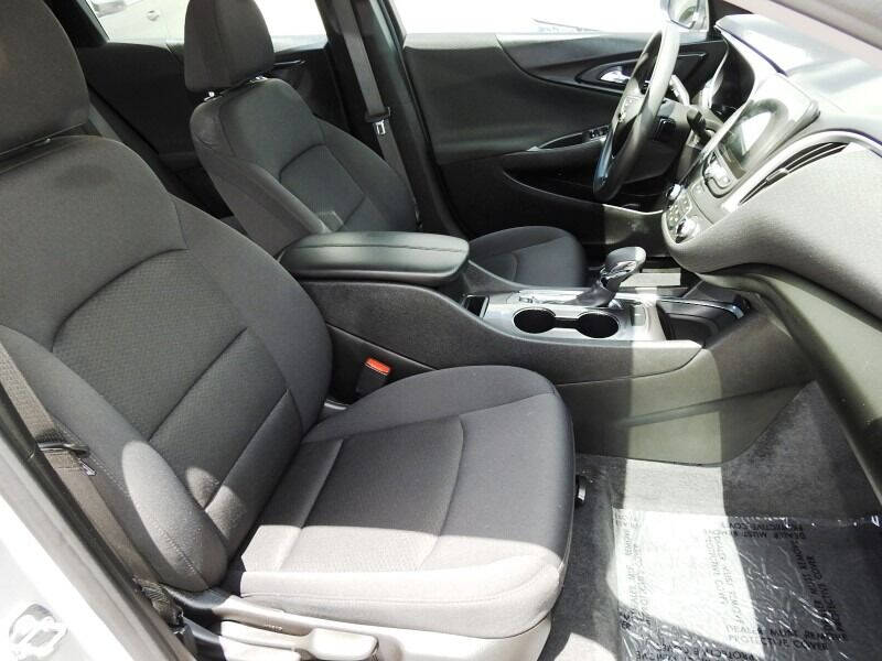 2022 Chevrolet Malibu Sedan - $21,900
