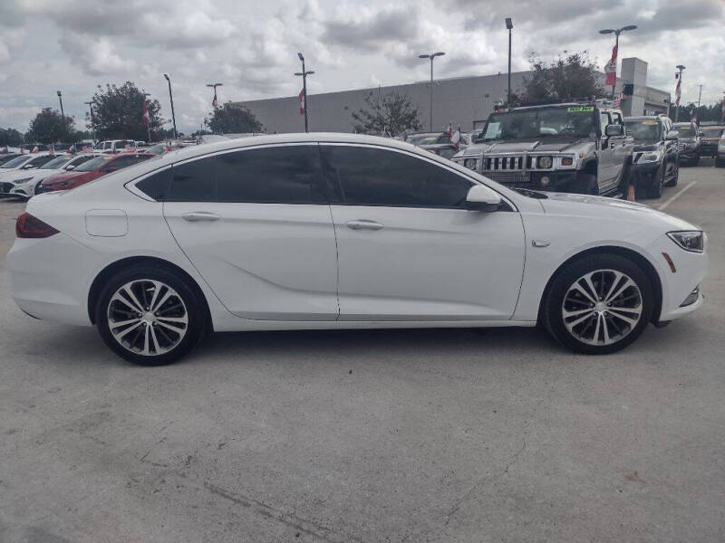 2018 Buick Regal Sportback Essence