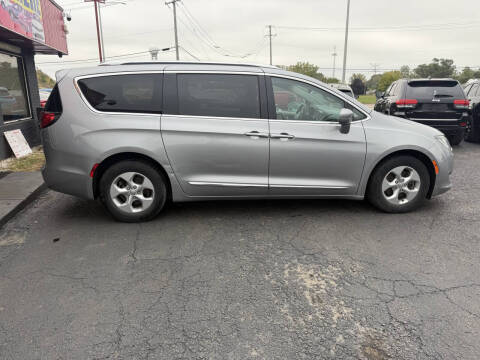 2017 Chrysler Pacifica Touring-L Plus
