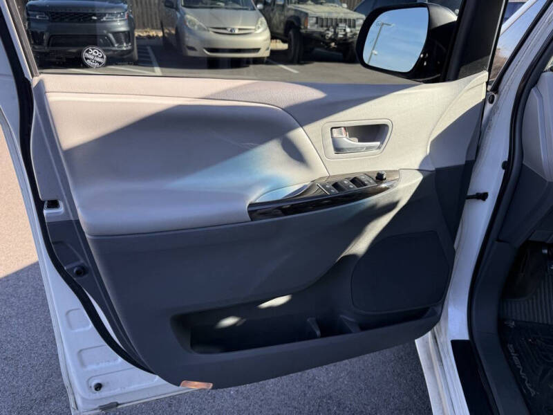 2015 Toyota Sienna XLE Premium 8-Passenger