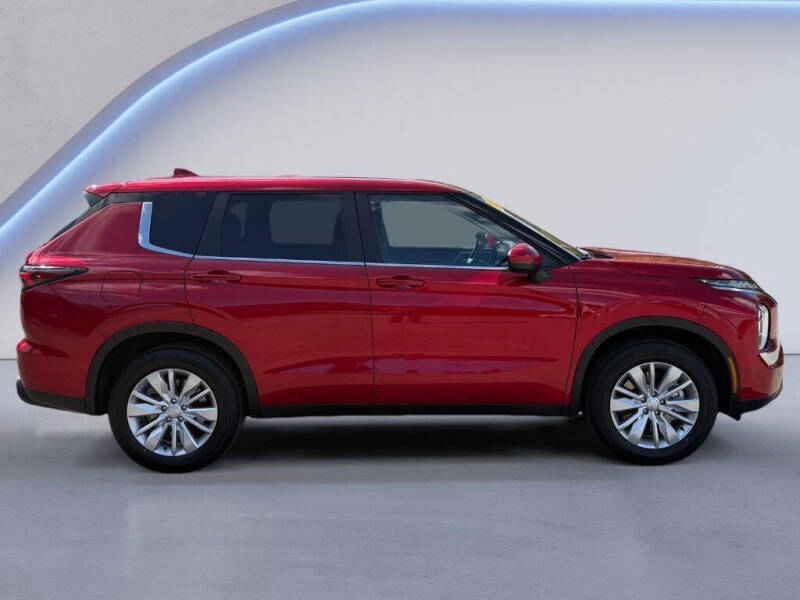 2025 Mitsubishi Outlander ES