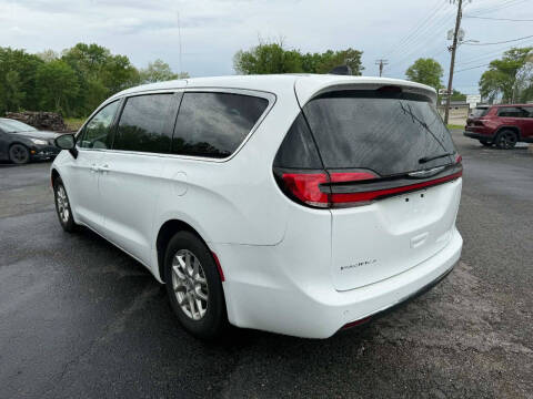 2024 Chrysler Pacifica Touring L