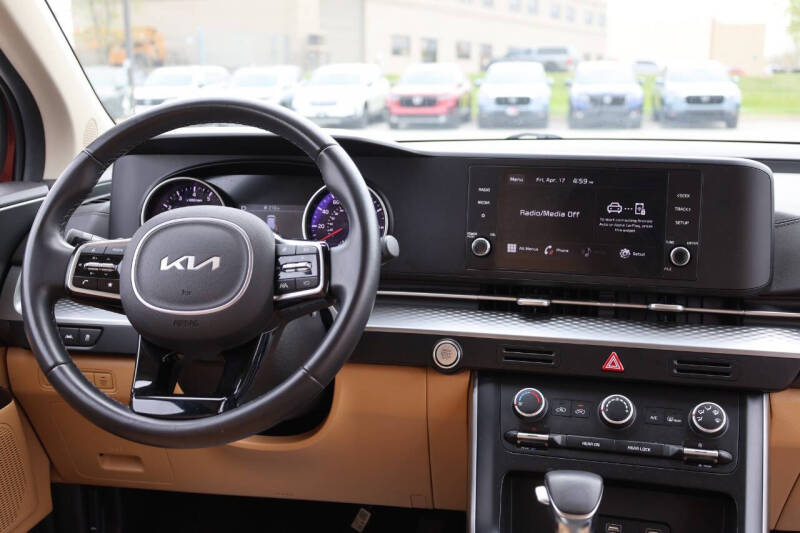 2022 Kia Carnival LX