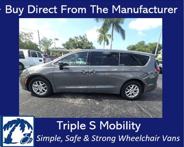2025 Chrysler Pacifica Select