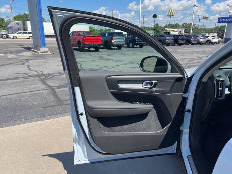 2026 Volvo XC40 B5 Core