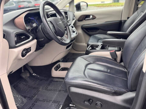 2017 Chrysler Pacifica Touring-L