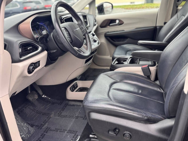 2017 Chrysler Pacifica Touring-L