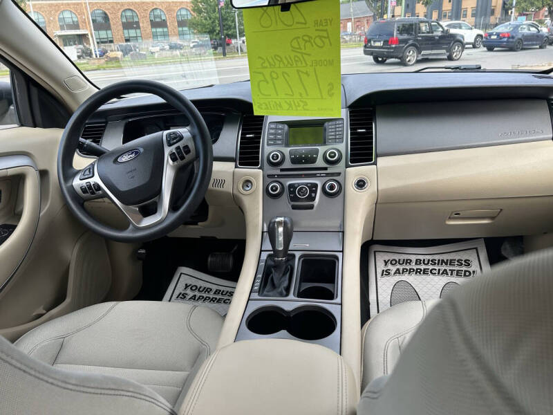 2018 Ford Taurus SE