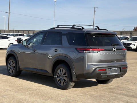 2025 Nissan Pathfinder SV