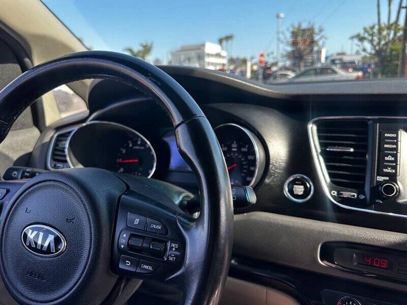 2017 Kia Sedona LX