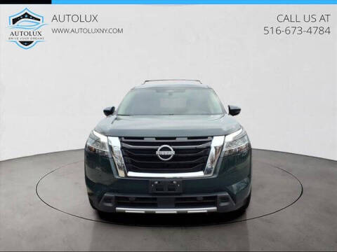 2023 Nissan Pathfinder SL