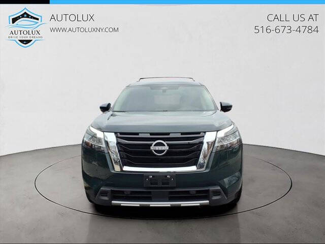 2023 Nissan Pathfinder SL