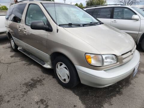 2000 Toyota Sienna for sale at COMMUNITY AUTO in Fresno CA