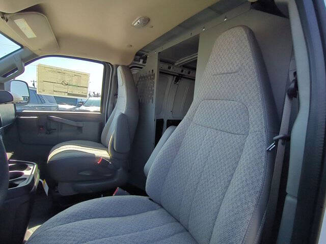 2025 Chevrolet Express 2500