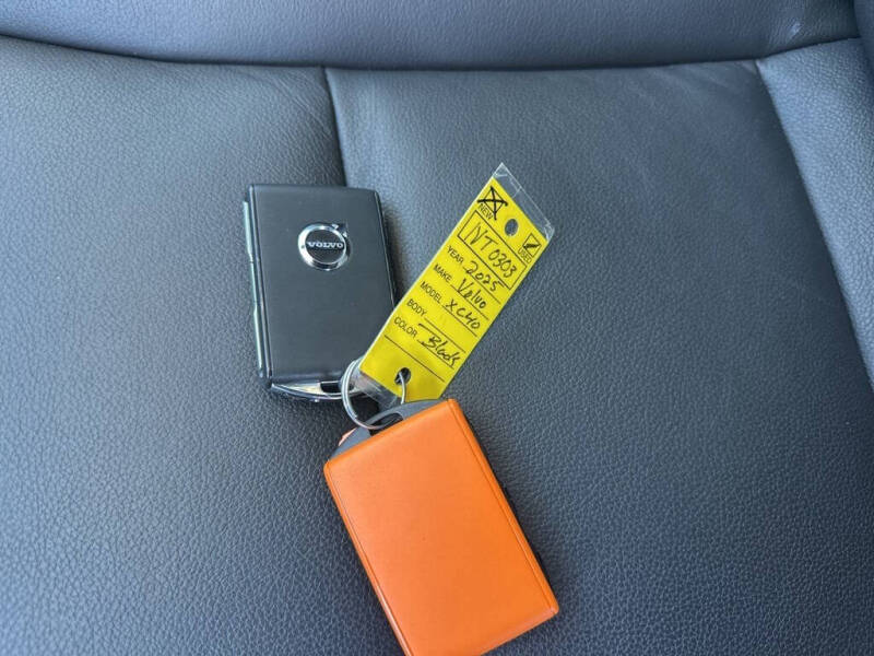 2025 Volvo XC40 B5 Core Bright Theme