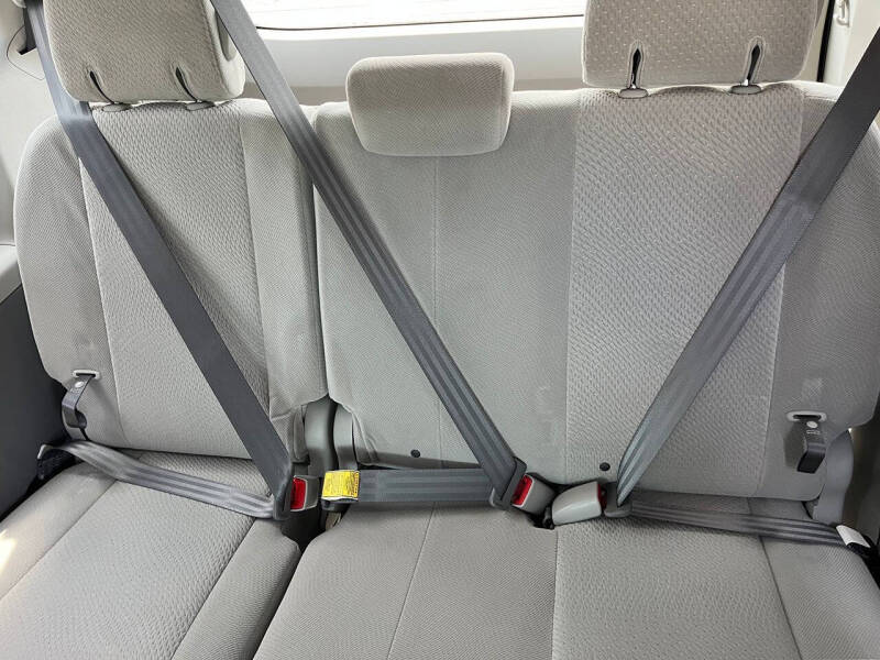 2011 Toyota Sienna LE 7-Passenger