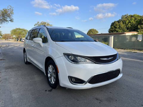 2019 Chrysler Pacifica for sale at MIAMI FINE CARS & TRUCKS in Hialeah FL
